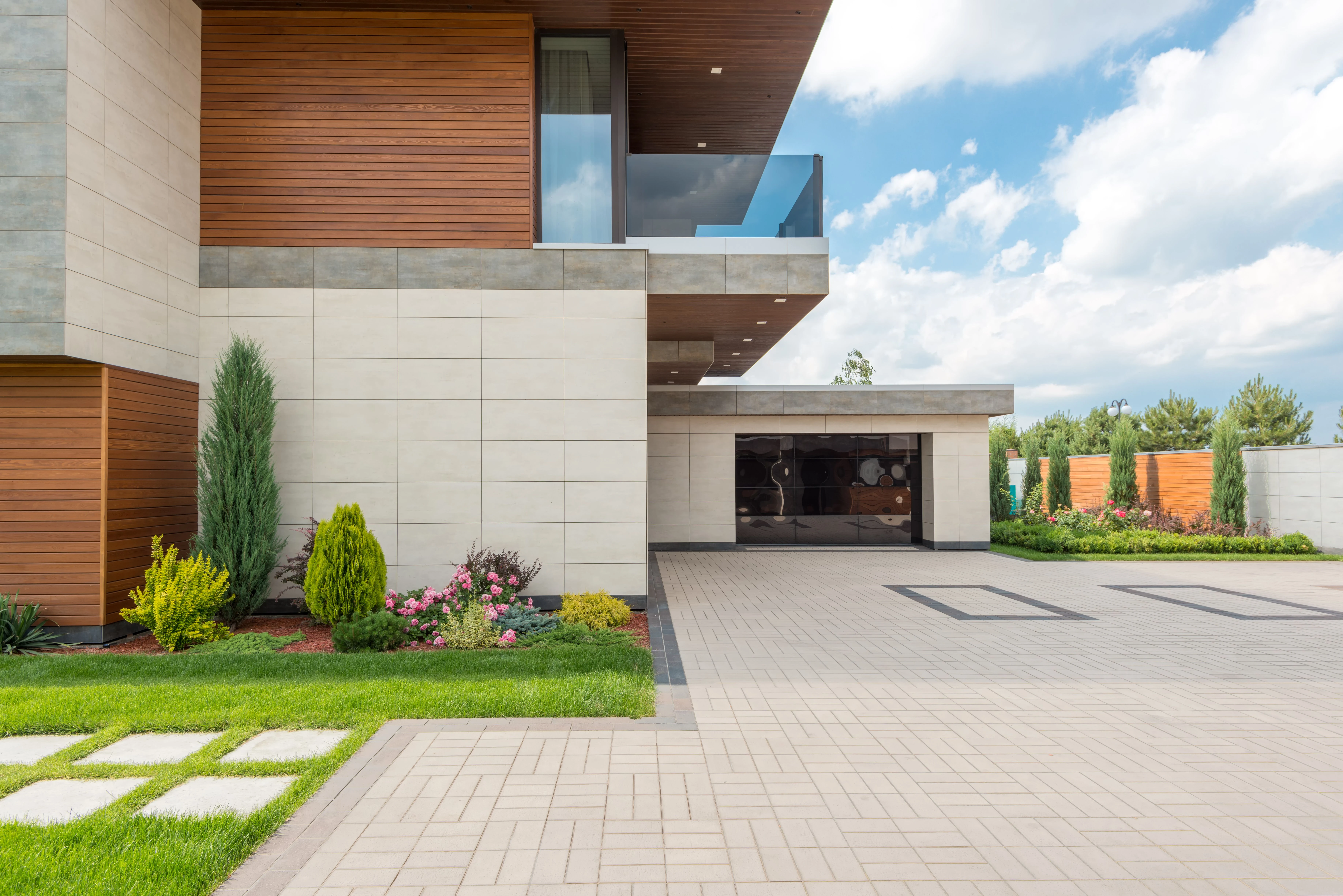 Residential garage door in Aurora