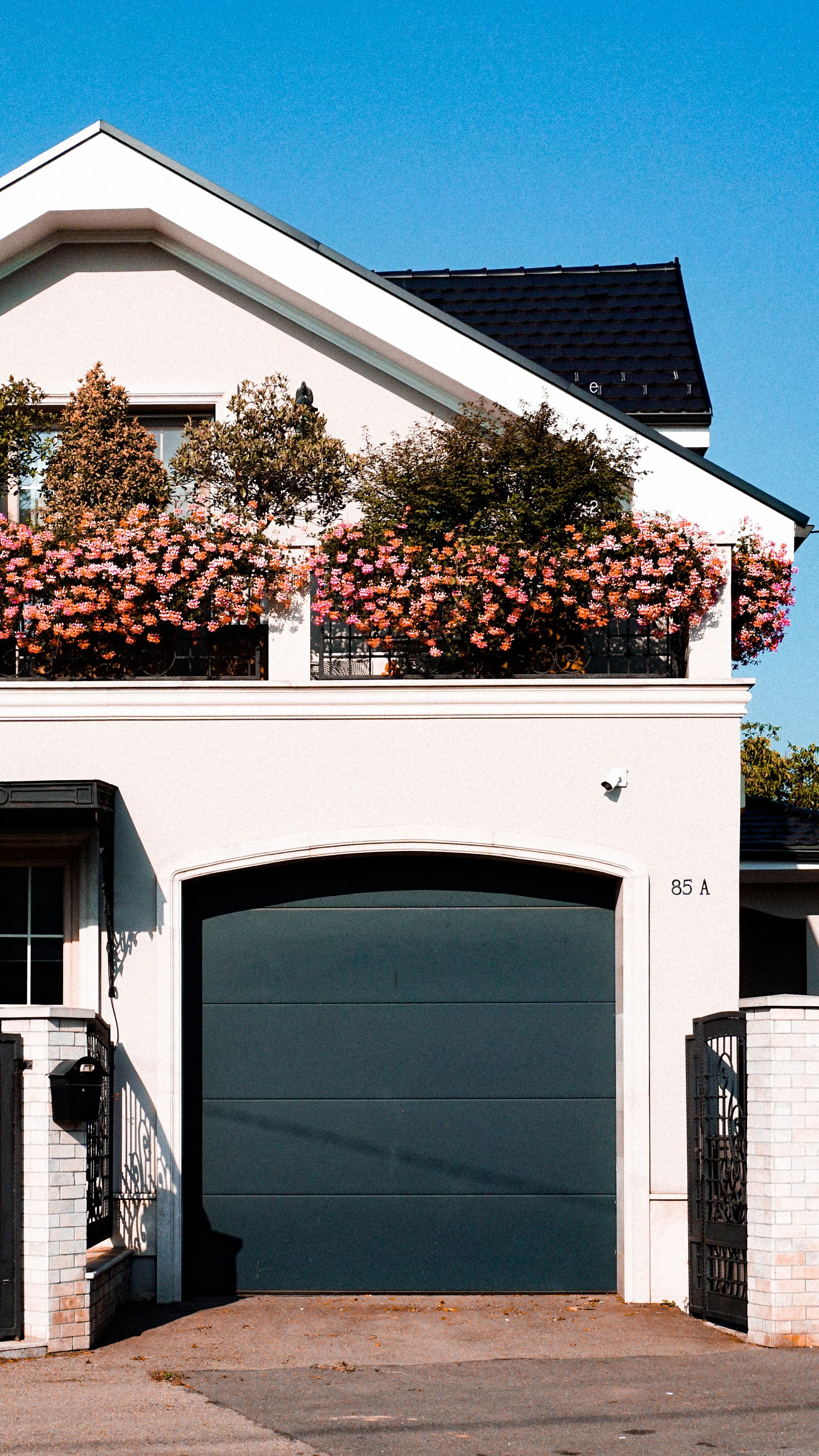 Residential garage door in Aurora